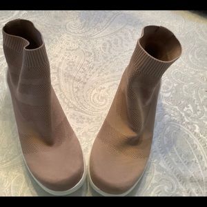 Woman’s short boot